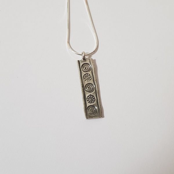 מייה שרשרת כסף תליון מלבן חותמות