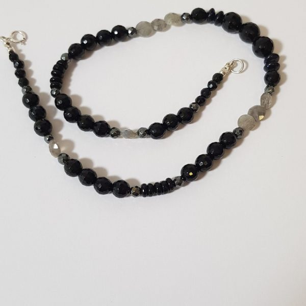 מייה שרשרת אוניקס ולברדורייט עם המטייט