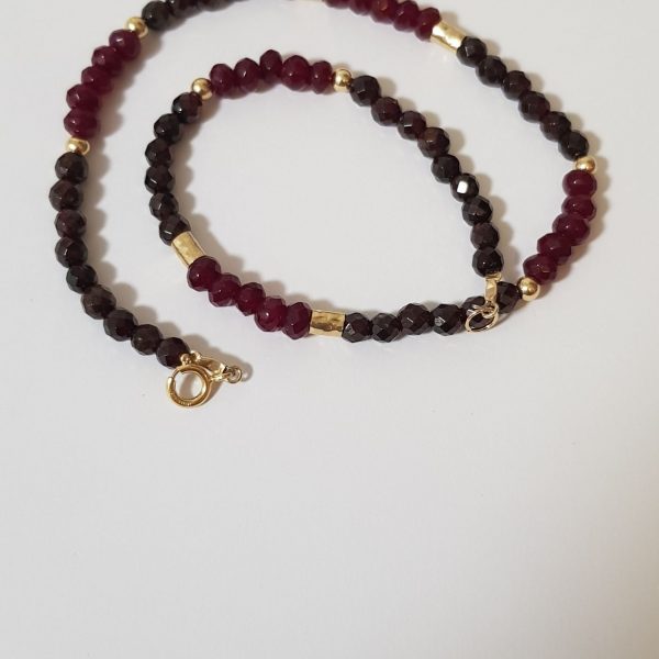 מייה שרשרת גארנט עם חרוזי גולדפילד