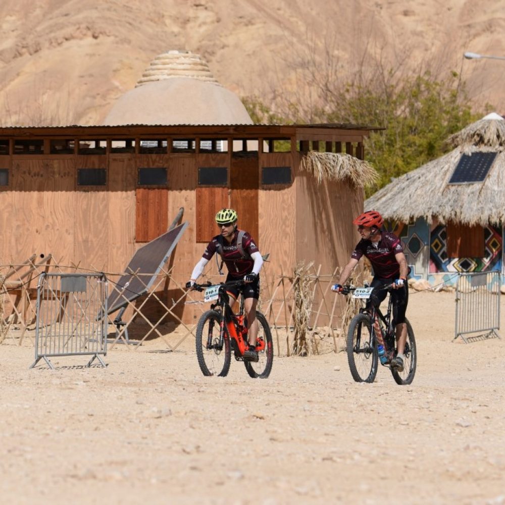 רוכבי אופניים בסמרתון